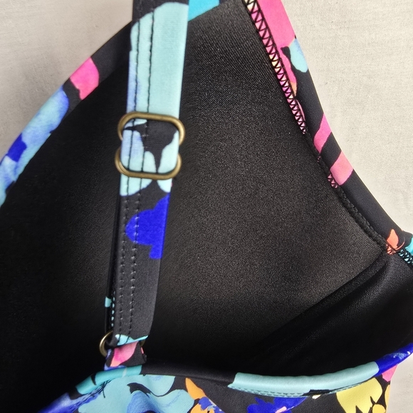 Island Escape's Floral Women's Multicolored Swimtop Sz S/M - Picture 9 of 10